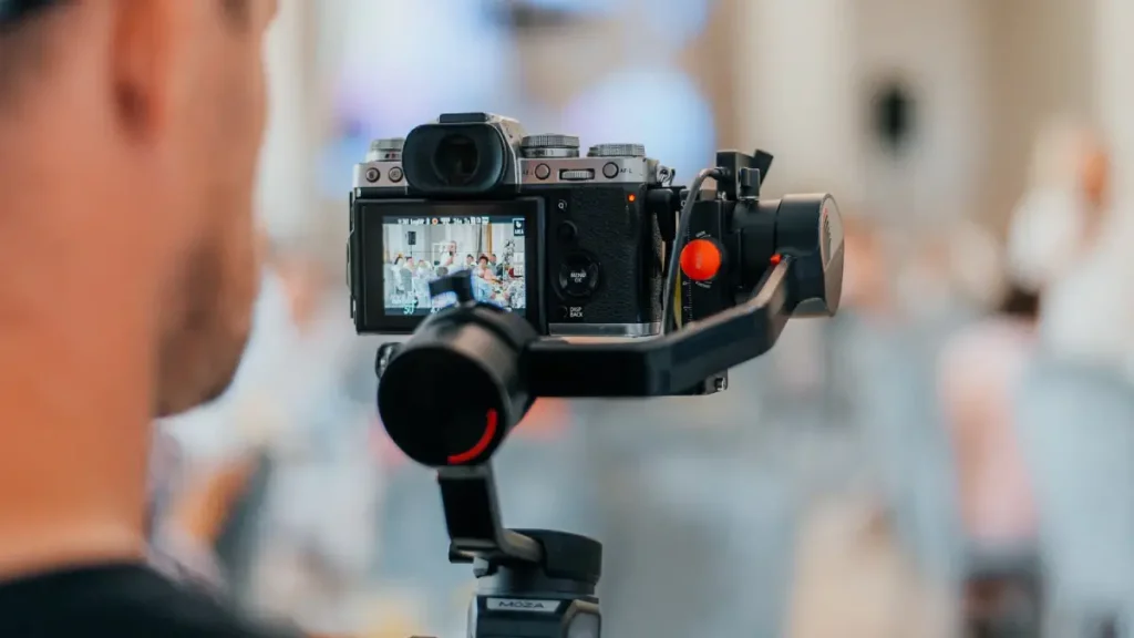 تعرفه و خدمات عکاسی و فیلم برداری نمایشگاهی (+ ساخت تیزر کوتاه) 1 عکاسی و فیلم برداری نمایشگاهی