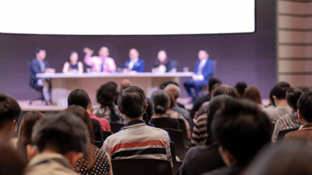 تفاوت کنفرانس و همایش در چیست؟ 3 تفاوت کنفرانس و همایش