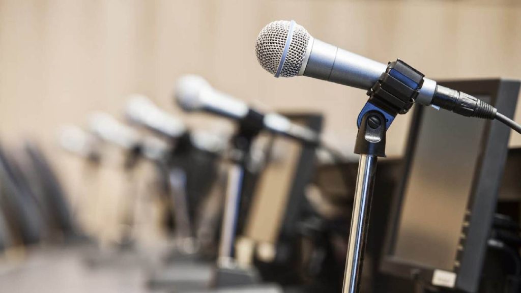 اجاره میکروفون کنفرانس