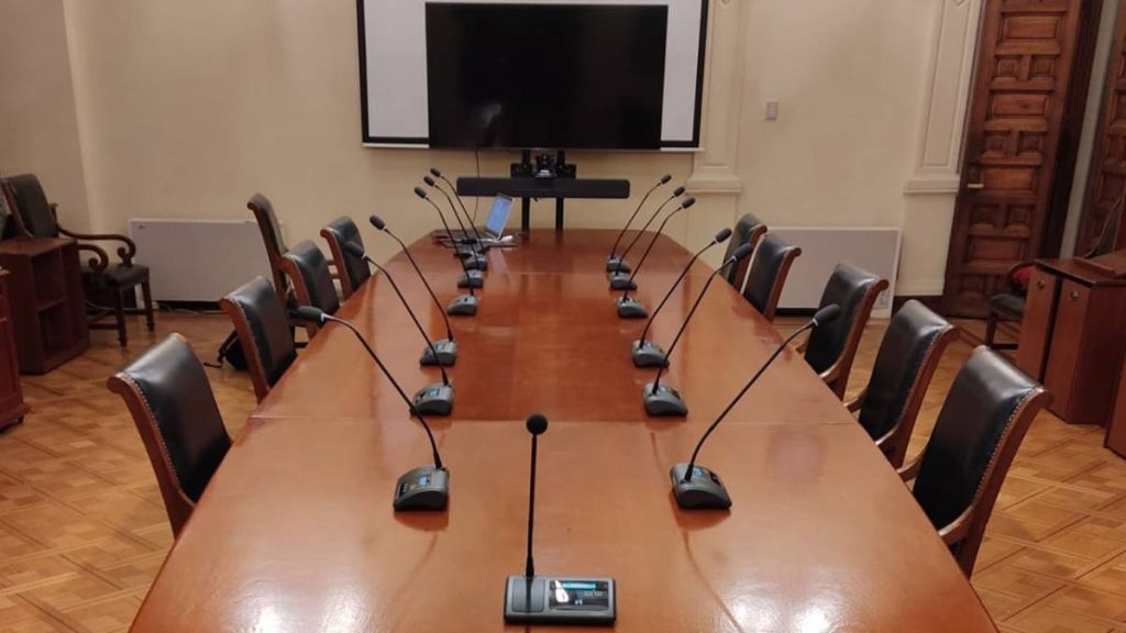 اجاره میکروفون کنفرانس رومیزی با کیفیت صدای عالی 2 اجاره میکروفون کنفرانس