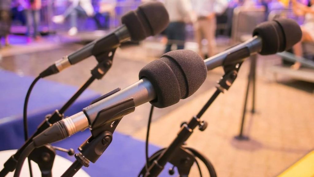 اجاره میکروفون کنفرانس رومیزی با کیفیت صدای عالی 3 اجاره میکروفون کنفرانس