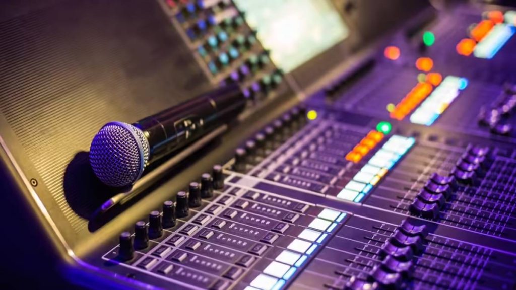 اجاره پکیج صوتی همایش و سمینار با بهترین کیفیت و پشتیبانی فنی 4 اجاره پکیج صوتی همایش و سمینار با بهترین کیفیت و پشتیبانی فنی