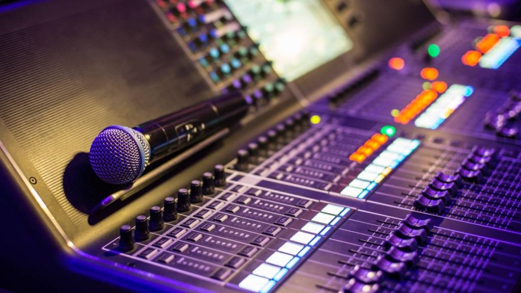 اجاره سیستم صوتی و نورپردازی همایش 3 اجاره سیستم صوتی