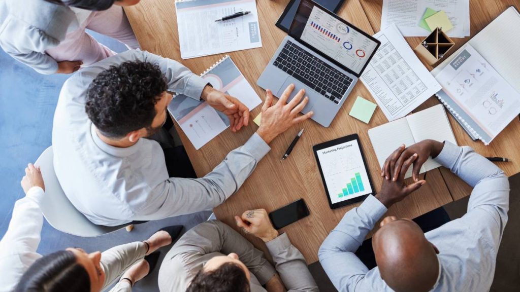 بودجهبندی و هزینه برگزاری همایش پایان سال شرکت ها 3 برگزاری همایش پایان سال