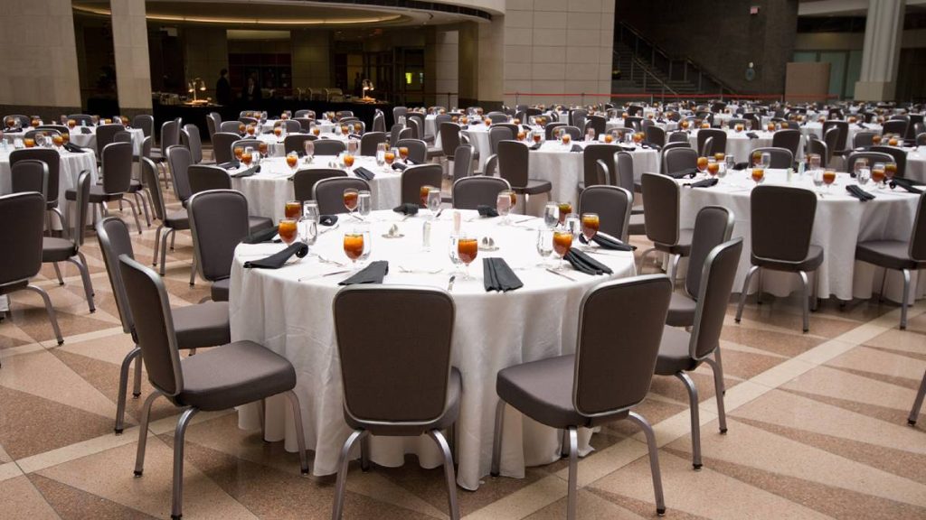 پکیج های اختصاصی اجاره میز و صندلی کنفرانسی و تجهیزات پذیرایی 2 اجاره میز و صندلی کنفرانسی