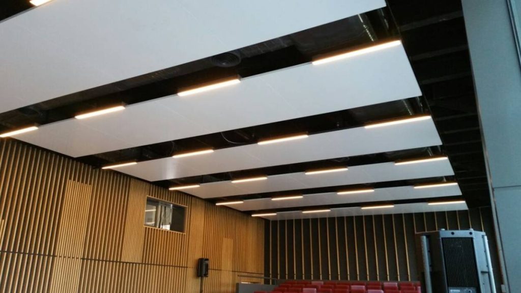 چک لیست فنی و تجهیزات سالن همایش برای سال نو 1 تجهیزات سالن همایش