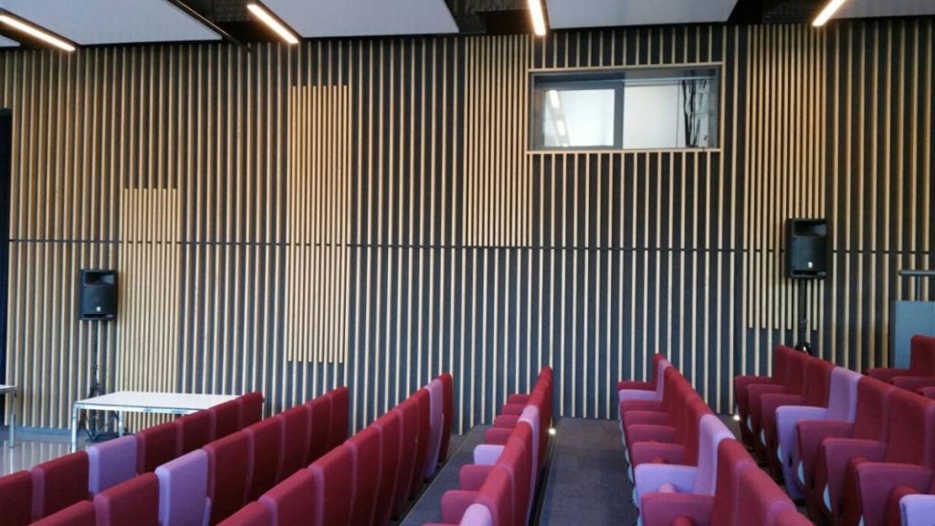 چک لیست فنی و تجهیزات سالن همایش برای سال نو 3 تجهیزات سالن همایش