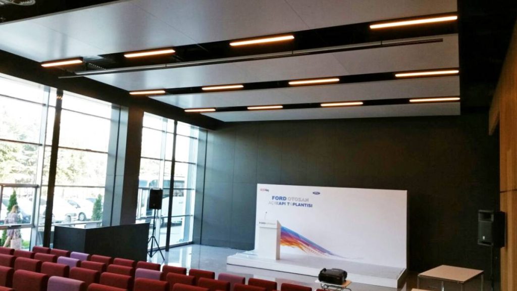 چک لیست فنی و تجهیزات سالن همایش برای سال نو 4 تجهیزات سالن همایش