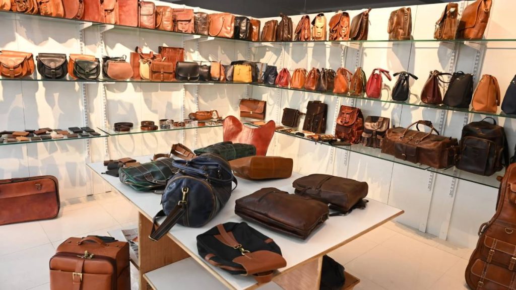 نمایشگاه کیف و کفش تهران ۱۴۰۵ 3 نمایشگاه کیف و کفش تهران ۱۴۰۵